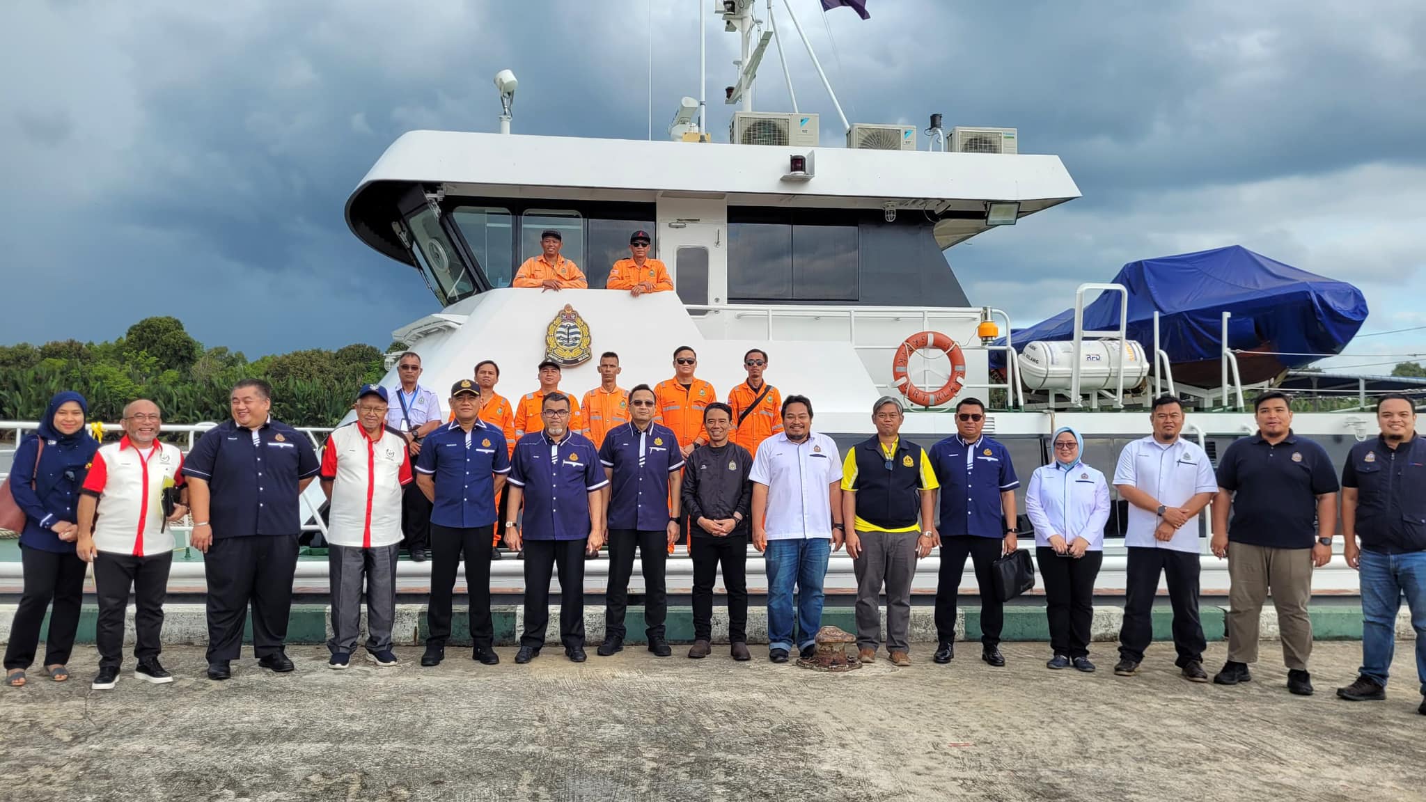 KUNJUNGAN YB TIMBALAN MENTERI PENGANGKUTAN KE MV SABIK JABATAN LAUT MALAYSIA W.P. LABUAN