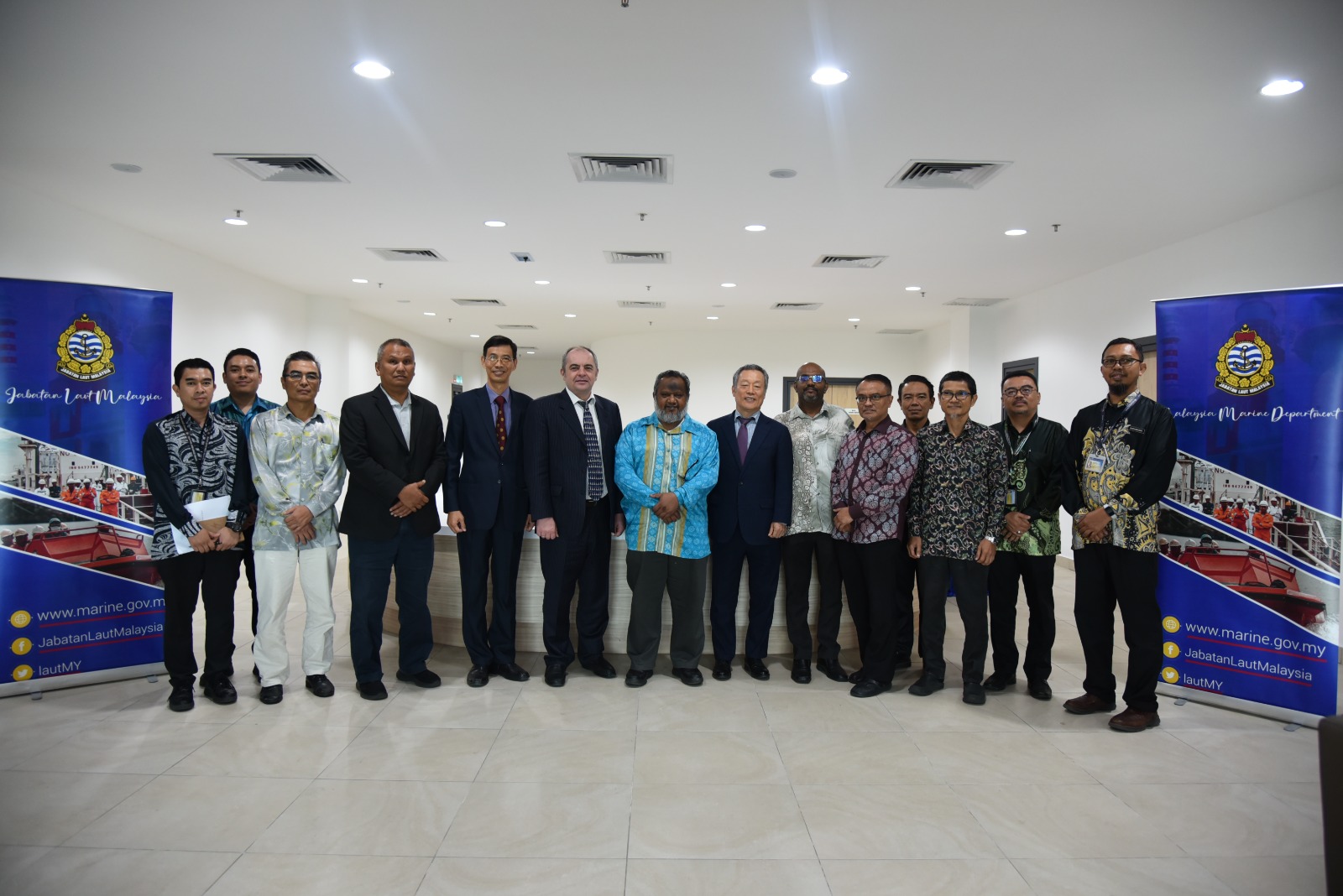 LAWATAN TEKNIKAL OLEH WAKIL UNITED NATIONS ECONOMIC AND SOCIAL COMMISSION FOR ASIA AND THE PACIFIC (UNESCAP) KE IBU PEJABAT LAUT, JABATAN LAUT MALAYSIA